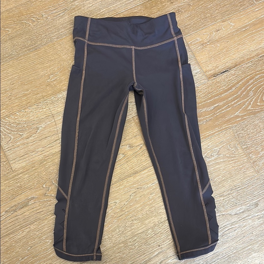 Athletes Girl spring forward capri leggings